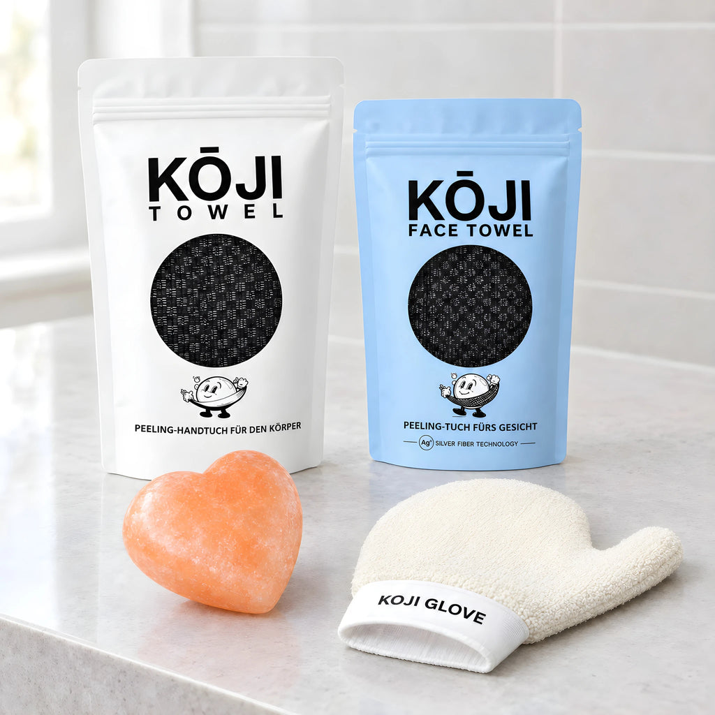 Die vier Produkte des Kōji Sets nebeneinander auf einer Badezimmerablage aus Stein.