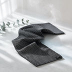 Kōji Face Towel, gewellt auf hellem Hintergrund